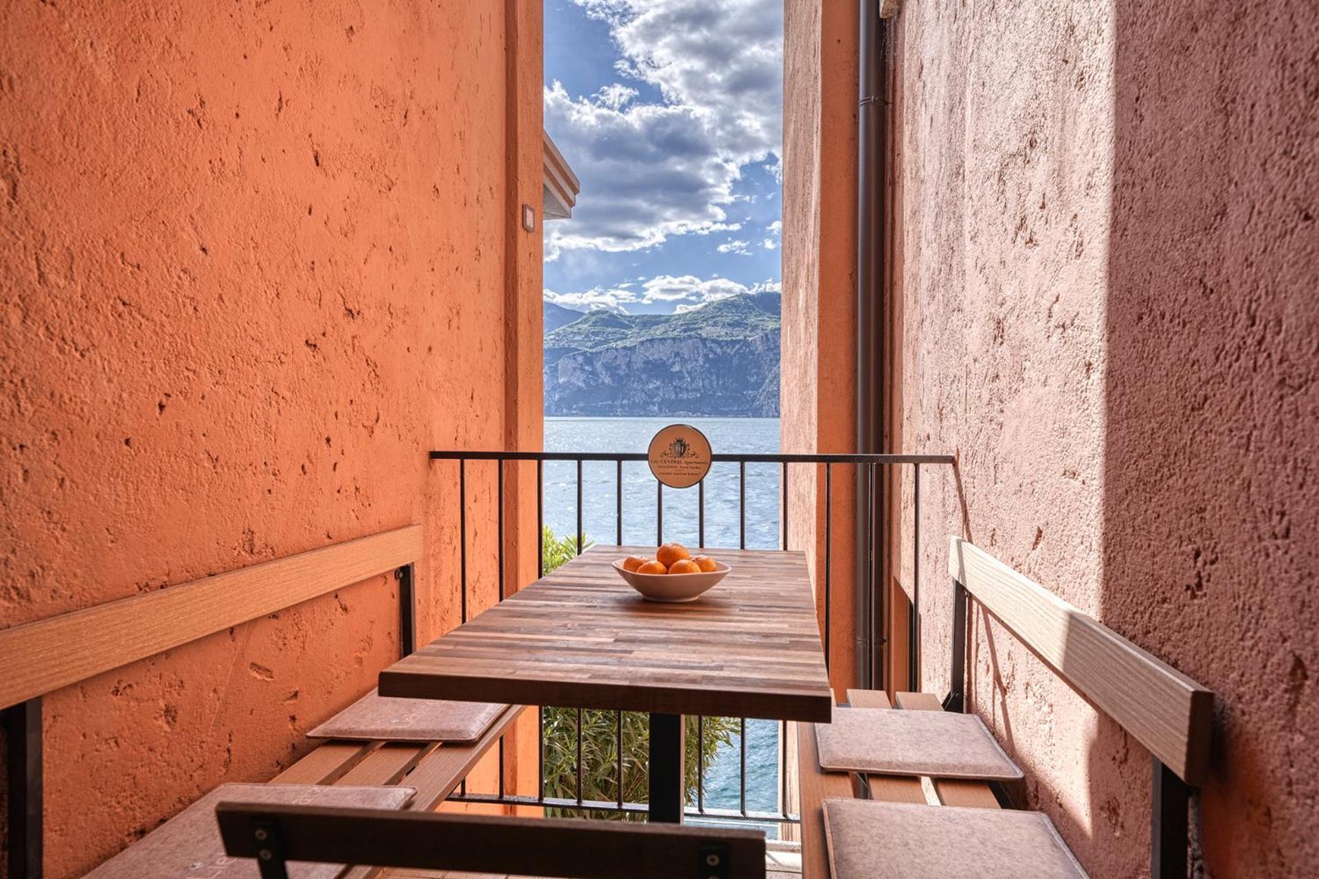 City Central Apartment Romantic Lakefront Balcony - Malcesine - Porto Vecchio 11 Екстериор снимка